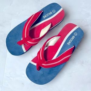 Brooks casual summer flip flops, size 7.